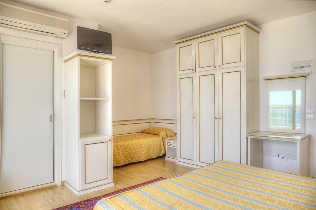 Hotel Panama Лідо-ді-Єзоло Номер фото